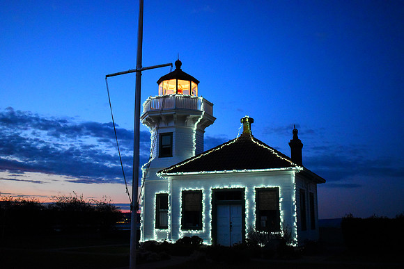 Mukilteo LH With x-mas lights